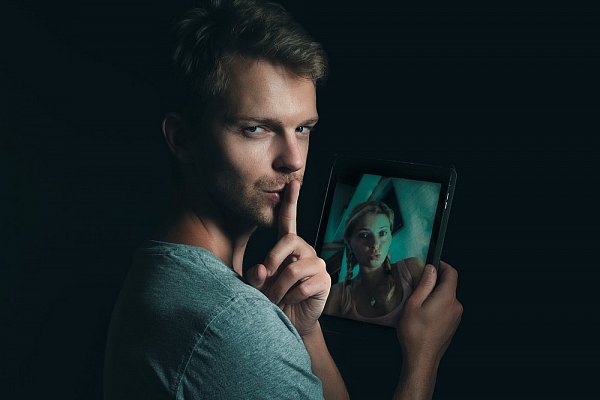 Co dělat, když najdete partnerův profil na seznamce?