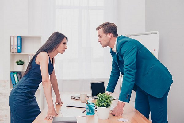 Muži rádi poučují ženy aneb mansplaining