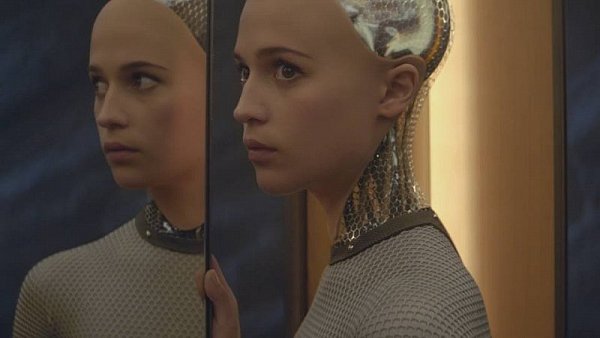 RECENZE: Ex Machina